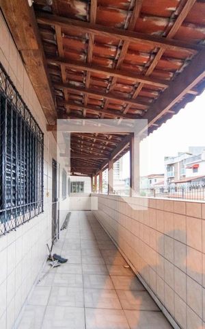 Casa à venda com 326m², 3 quartos e 6 vagas Casa à venda com 326m², 3 quartos e 6 vagasVaranda