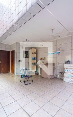 Casa à venda com 326m², 3 quartos e 6 vagas Casa à venda com 326m², 3 quartos e 6 vagasÁrea de Serviço