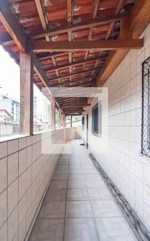 Casa à venda com 326m², 3 quartos e 6 vagas Casa à venda com 326m², 3 quartos e 6 vagasVaranda