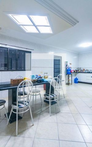 Casa à venda com 326m², 3 quartos e 6 vagas Casa à venda com 326m², 3 quartos e 6 vagasCozinha