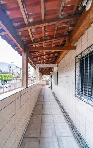 Casa à venda com 326m², 3 quartos e 6 vagas Casa à venda com 326m², 3 quartos e 6 vagasVaranda