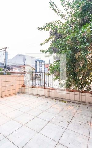Casa à venda com 326m², 3 quartos e 6 vagas Casa à venda com 326m², 3 quartos e 6 vagasVaranda