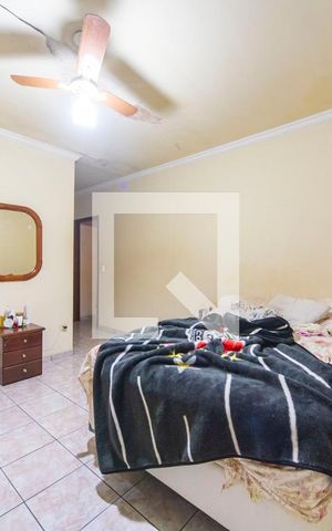 Casa à venda com 326m², 3 quartos e 6 vagas Casa à venda com 326m², 3 quartos e 6 vagasQuarto 3