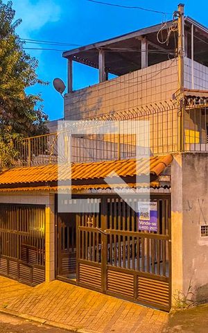 Casa à venda com 326m², 3 quartos e 6 vagas Casa à venda com 326m², 3 quartos e 6 vagasFachada