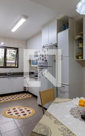 Apartamento para alugar com 134m², 3 quartos e 2 vagas Apartamento para alugar com 134m², 3 quartos e 2 vagasCozinha