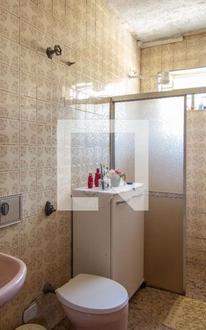 Casa à venda com 240m², 3 quartos e 1 vagaBanheiro