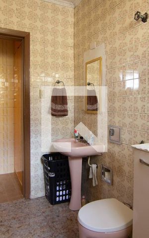 Casa à venda com 240m², 3 quartos e 1 vagaBanheiro
