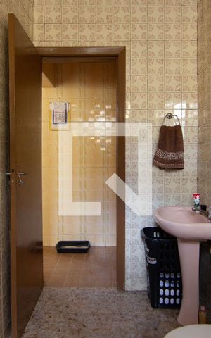 Casa à venda com 240m², 3 quartos e 1 vagaBanheiro