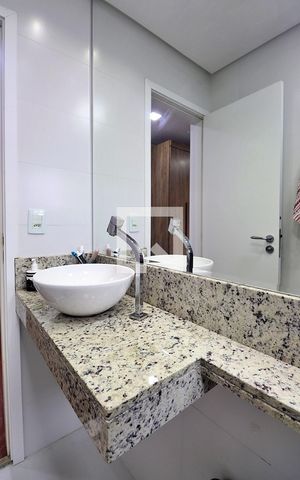 Apartamento à venda com 138m², 2 quartos e 2 vagasBanheiro da Suíte