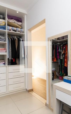 Casa de condomínio à venda com 300m², 3 quartos e 6 vagasCloset da suíte 3