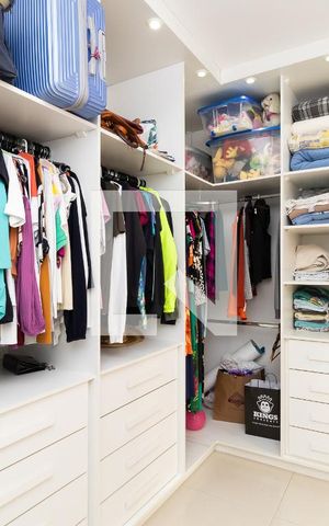 Casa de condomínio à venda com 300m², 3 quartos e 6 vagasCloset da suíte 3