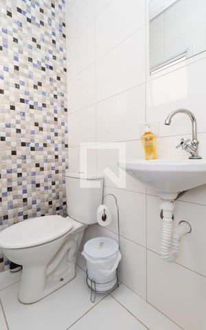 Casa de condomínio à venda com 300m², 3 quartos e 6 vagasBanheiro de Serviço