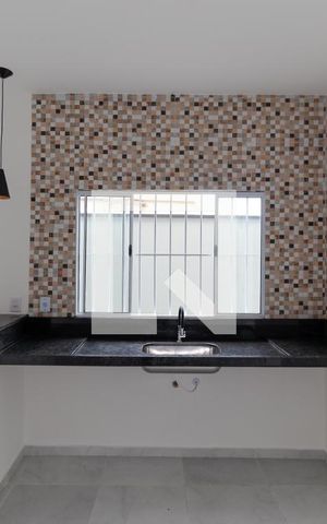Casa para alugar com 60m², 2 quartos e 2 vagasCozinha