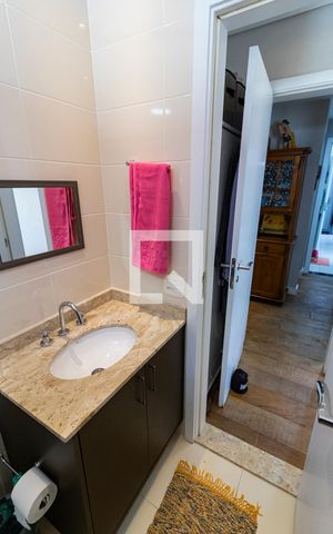 Apartamento à venda com 213m², 2 quartos e 3 vagasBanheiro 1 da Suíte 2