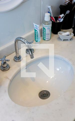 Apartamento à venda com 213m², 2 quartos e 3 vagasBanheiro 2 da Suíte 2