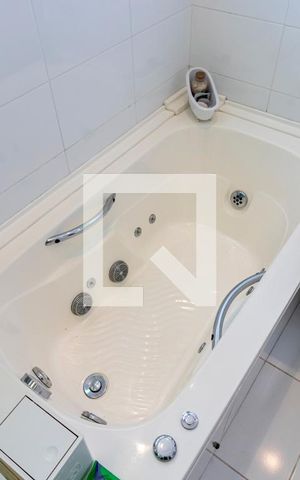 Apartamento à venda com 213m², 2 quartos e 3 vagasBanheiro 2 da Suíte 2