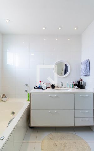 Apartamento à venda com 213m², 2 quartos e 3 vagasBanheiro 2 da Suíte 2