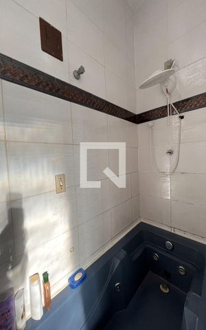 Casa à venda com 1950m², 4 quartos e 5 vagasBanheiro reversível