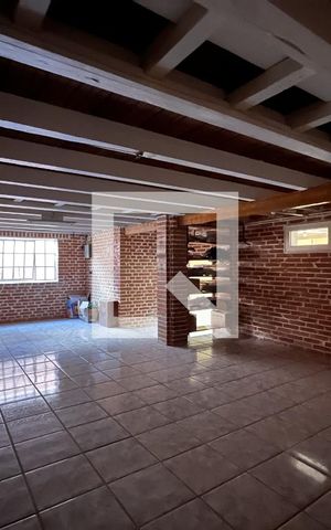 Casa à venda com 1950m², 4 quartos e 5 vagasPorão