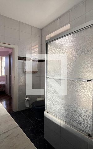Casa à venda com 1950m², 4 quartos e 5 vagasBanheiro reversível