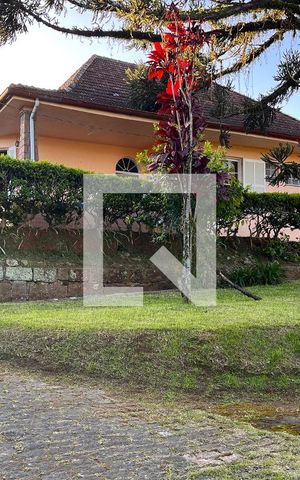 Casa à venda com 1950m², 4 quartos e 5 vagasFachada