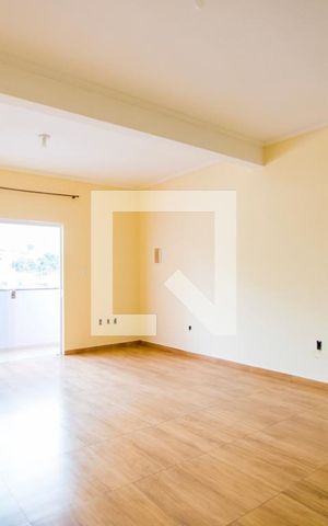 Casa à venda com 165m², 3 quartos e 3 vagas Casa à venda com 165m², 3 quartos e 3 vagasSala