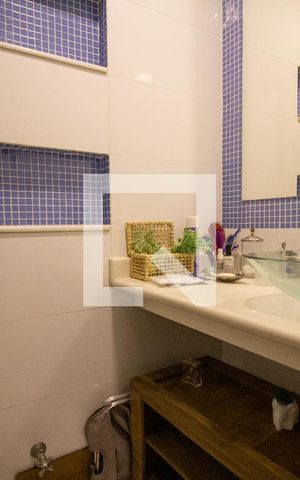 Apartamento à venda com 189m², 3 quartos e 3 vagas Apartamento à venda com 189m², 3 quartos e 3 vagasBanheiro da Suíte 1