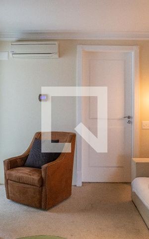 Apartamento à venda com 438m², 4 quartos e 5 vagas Apartamento à venda com 438m², 4 quartos e 5 vagasSala de TV