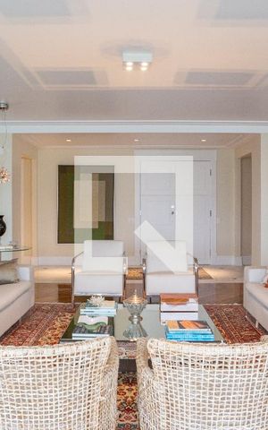 Apartamento à venda com 438m², 4 quartos e 5 vagas Apartamento à venda com 438m², 4 quartos e 5 vagasSala