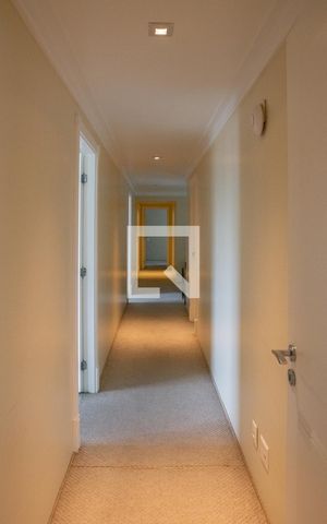 Apartamento à venda com 438m², 4 quartos e 5 vagas Apartamento à venda com 438m², 4 quartos e 5 vagasCorredor