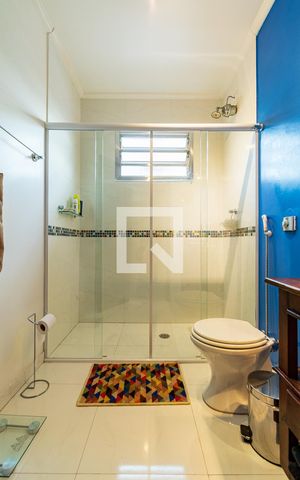 Casa à venda com 180m², 3 quartos e 3 vagas Casa à venda com 180m², 3 quartos e 3 vagasBanheiro Social