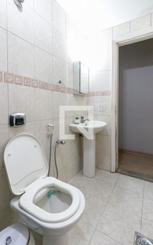 Apartamento à venda com 190m², 3 quartos e 1 vaga Apartamento à venda com 190m², 3 quartos e 1 vagaBanheiro Social