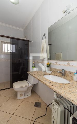 Casa à venda com 285m², 4 quartos e 2 vagas Casa à venda com 285m², 4 quartos e 2 vagasBanheiro 2