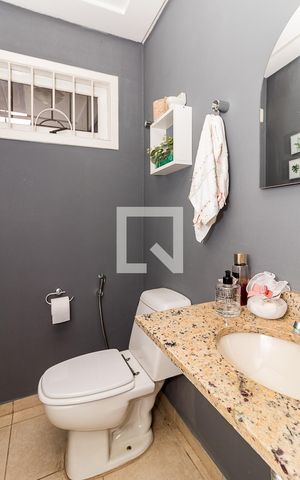 Casa à venda com 285m², 4 quartos e 2 vagas Casa à venda com 285m², 4 quartos e 2 vagasBanheiro 1