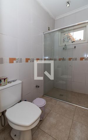 Casa à venda com 285m², 4 quartos e 2 vagas Casa à venda com 285m², 4 quartos e 2 vagasSalão de Festas banheiro