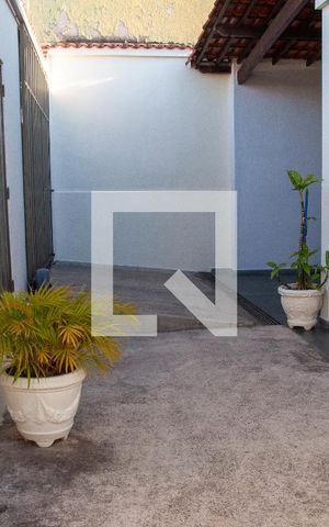 Casa à venda com 360m², 2 quartos e 3 vagas Casa à venda com 360m², 2 quartos e 3 vagasÁrea Externa