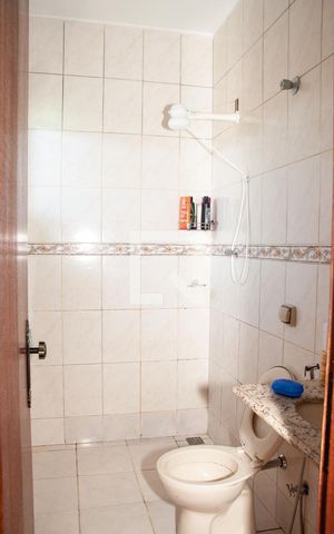 Casa à venda com 360m², 2 quartos e 3 vagas Casa à venda com 360m², 2 quartos e 3 vagasBanheiro do Quarto 1