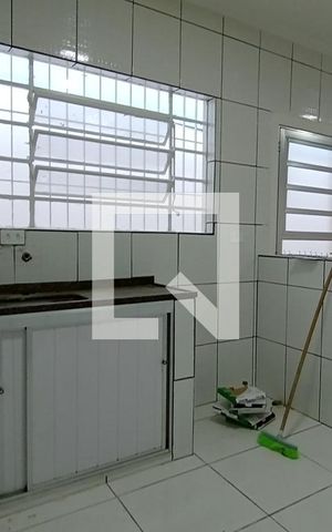 Casa para alugar com 80m², 2 quartos e 2 vagas Casa para alugar com 80m², 2 quartos e 2 vagasCozinha