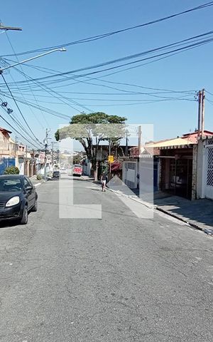 Casa para alugar com 80m², 2 quartos e 2 vagas Casa para alugar com 80m², 2 quartos e 2 vagasVista da Rua