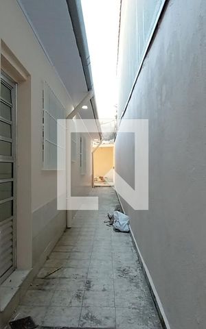 Casa para alugar com 80m², 2 quartos e 2 vagas Casa para alugar com 80m², 2 quartos e 2 vagasCorredor