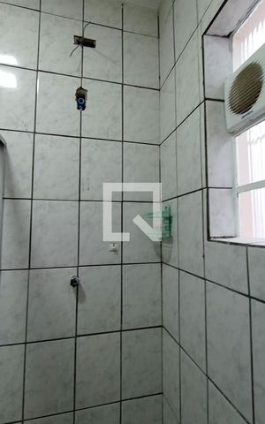 Casa para alugar com 80m², 2 quartos e 2 vagas Casa para alugar com 80m², 2 quartos e 2 vagasBanheiro