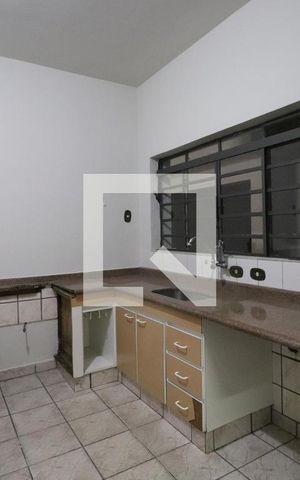 Casa à venda com 472m², 4 quartos e 5 vagasCozinha 2 Subsolo
