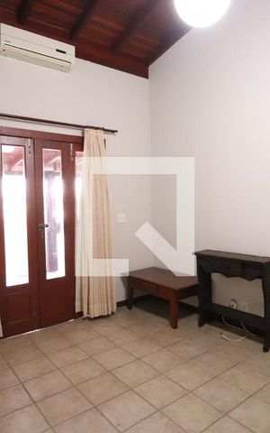 Casa à venda com 472m², 4 quartos e 5 vagasSuíte 2