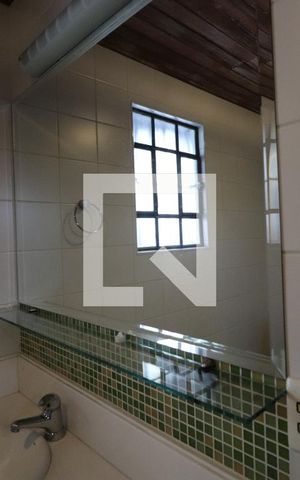 Casa à venda com 472m², 4 quartos e 5 vagasBanheiro da Suíte...