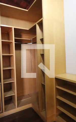 Casa à venda com 472m², 4 quartos e 5 vagasCloset Suite 3