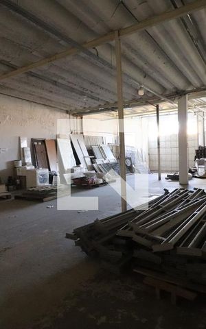 Casa à venda com 472m², 4 quartos e 5 vagasGalpão Subsolo