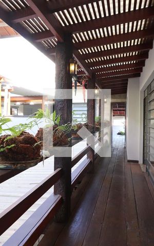 Casa à venda com 472m², 4 quartos e 5 vagasCorredor Externo