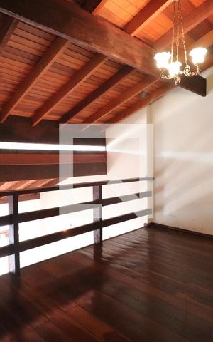 Casa à venda com 472m², 4 quartos e 5 vagasDescanso Andar Superior