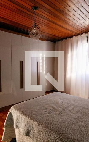 Casa à venda com 227m², 6 quartos e 2 vagas Casa à venda com 227m², 6 quartos e 2 vagasQuarto 4