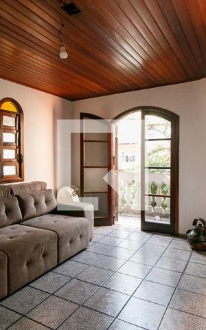 Casa à venda com 227m², 6 quartos e 2 vagas Casa à venda com 227m², 6 quartos e 2 vagasSala 2